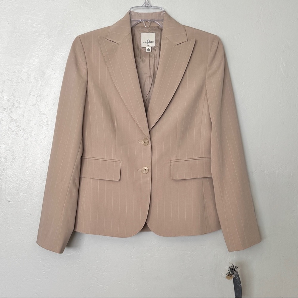 Anne Klein Pinstripe Two Button Long Sleeve Blazer Jacket in Toast/white Size 4
